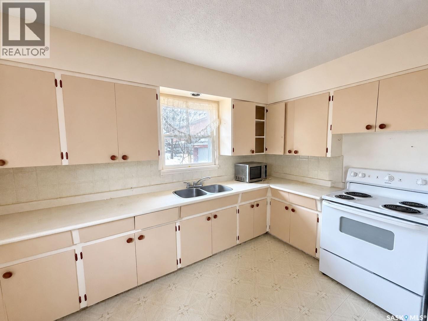 1915 15th STREET W - 6