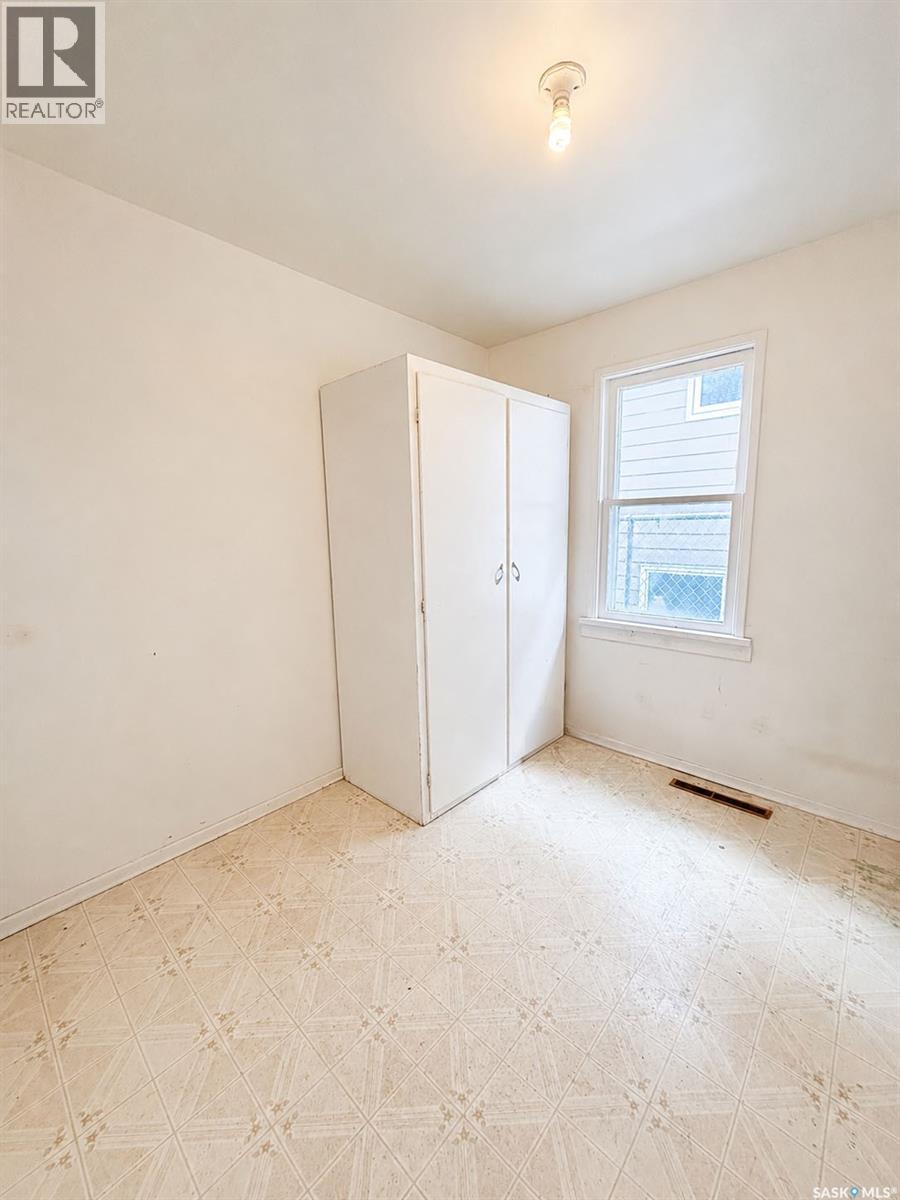 1915 15th STREET W - 9