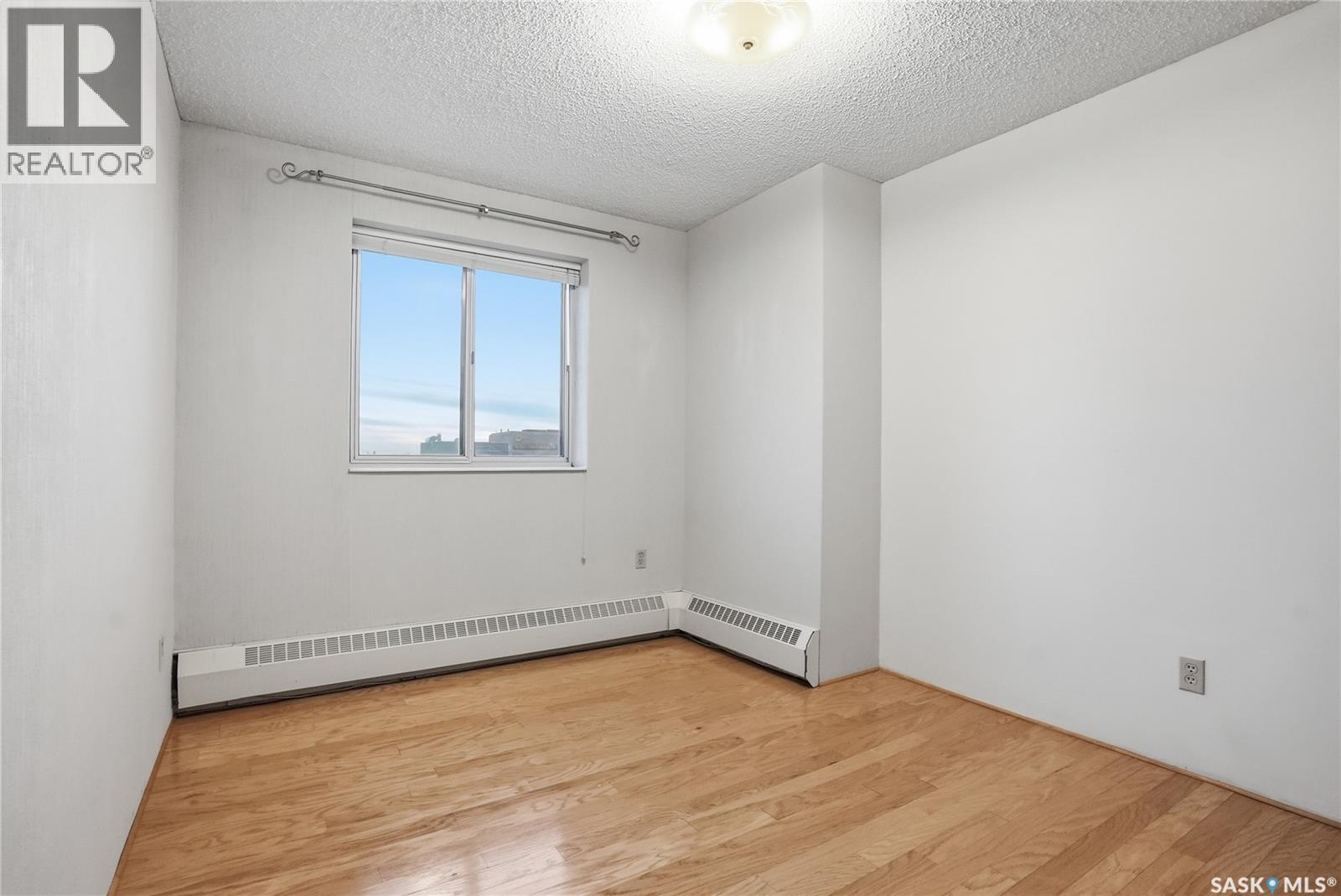 #905 315 5th AVENUE N - 22