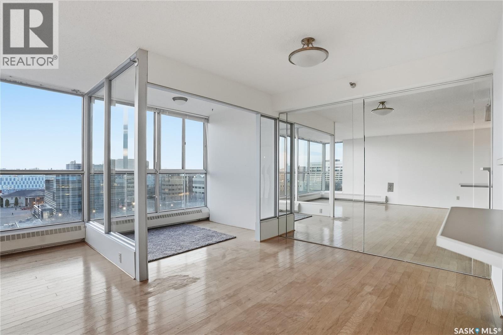 #905 315 5th AVENUE N - 5