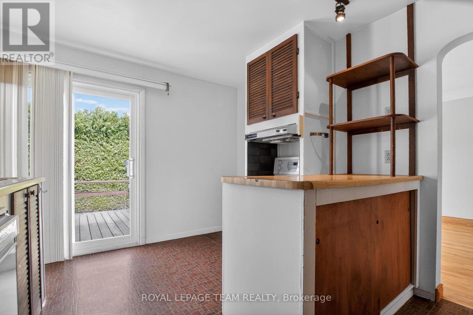 77 WEST PRESLAND ROAD - 10