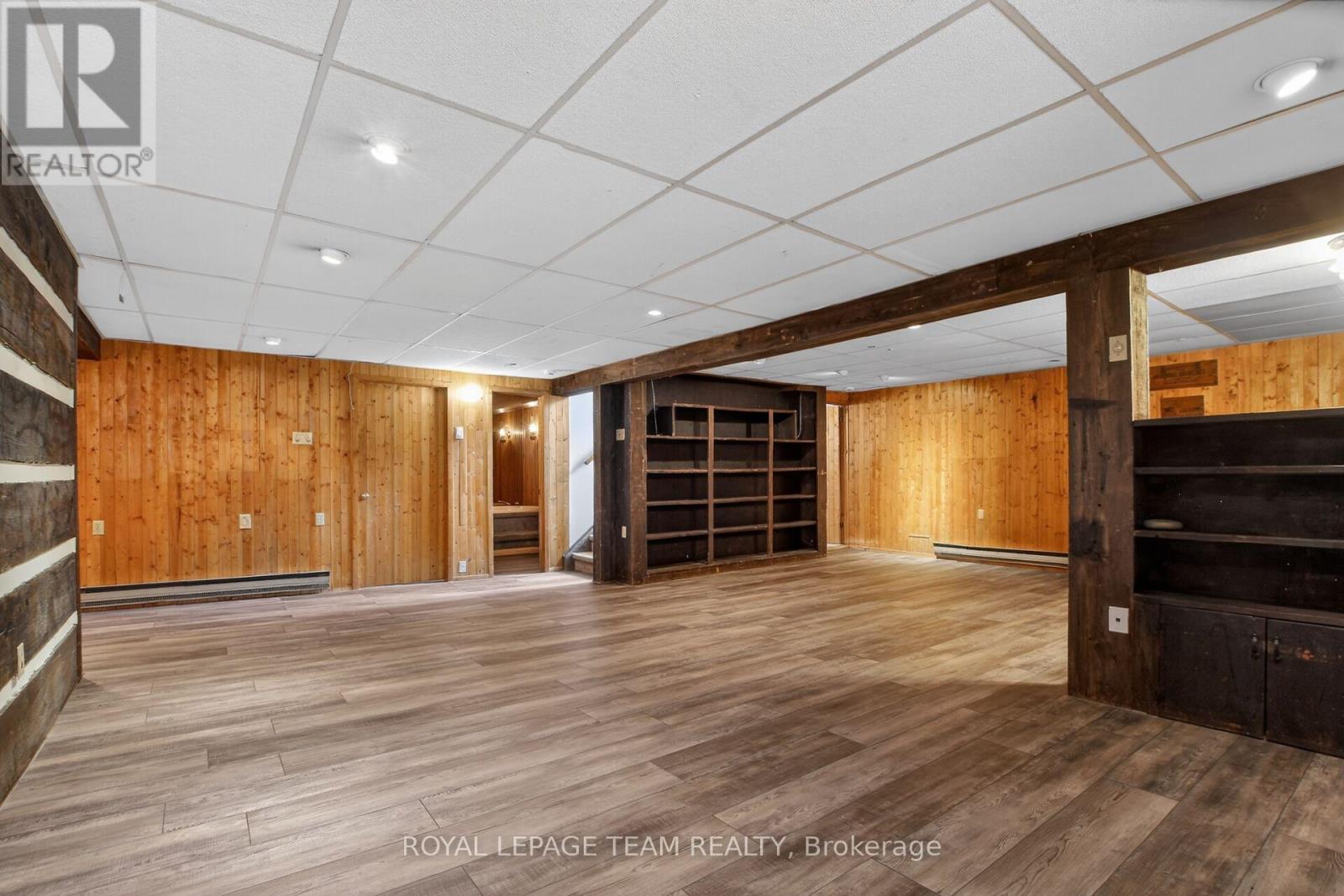 77 WEST PRESLAND ROAD - 21
