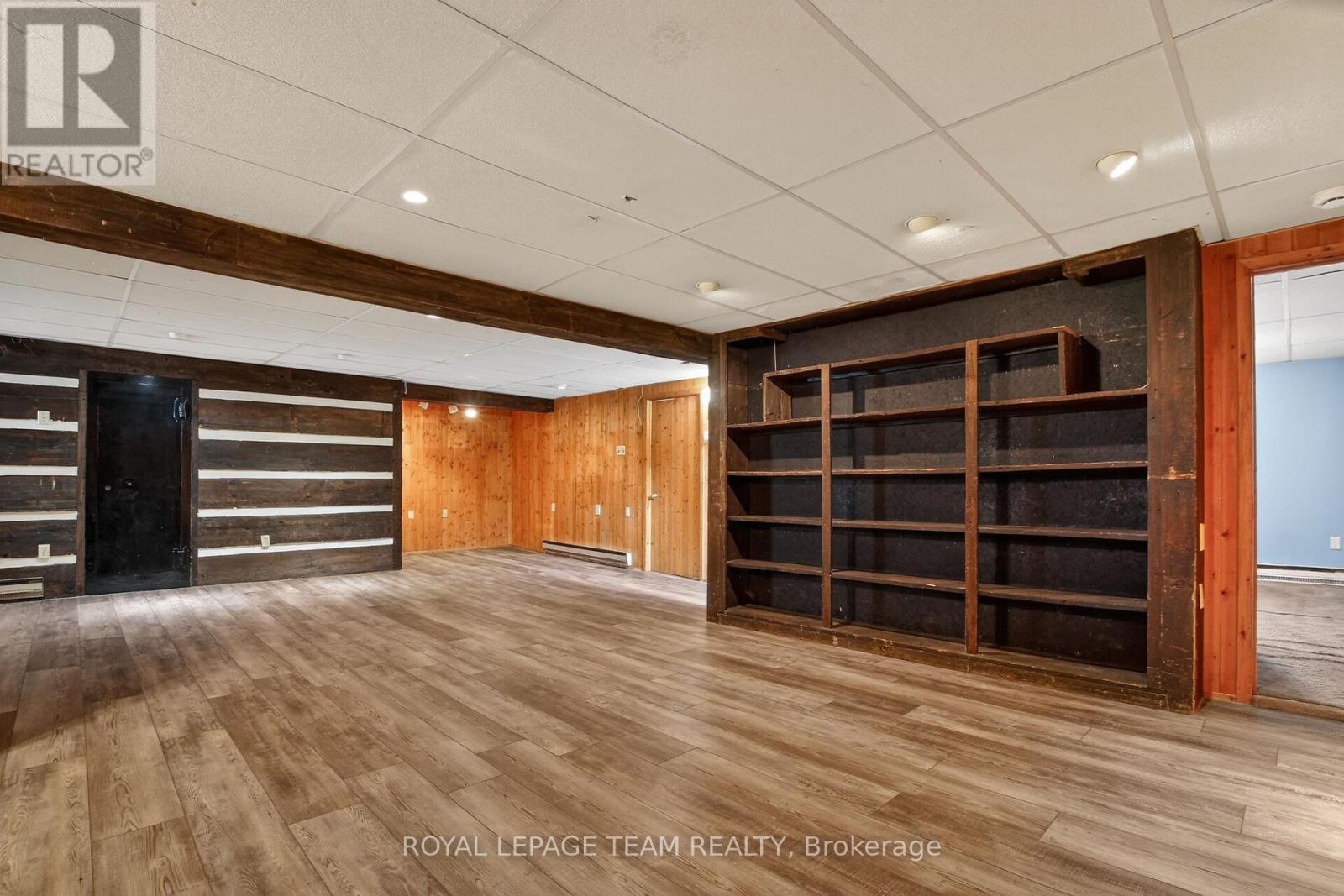 77 WEST PRESLAND ROAD - 22
