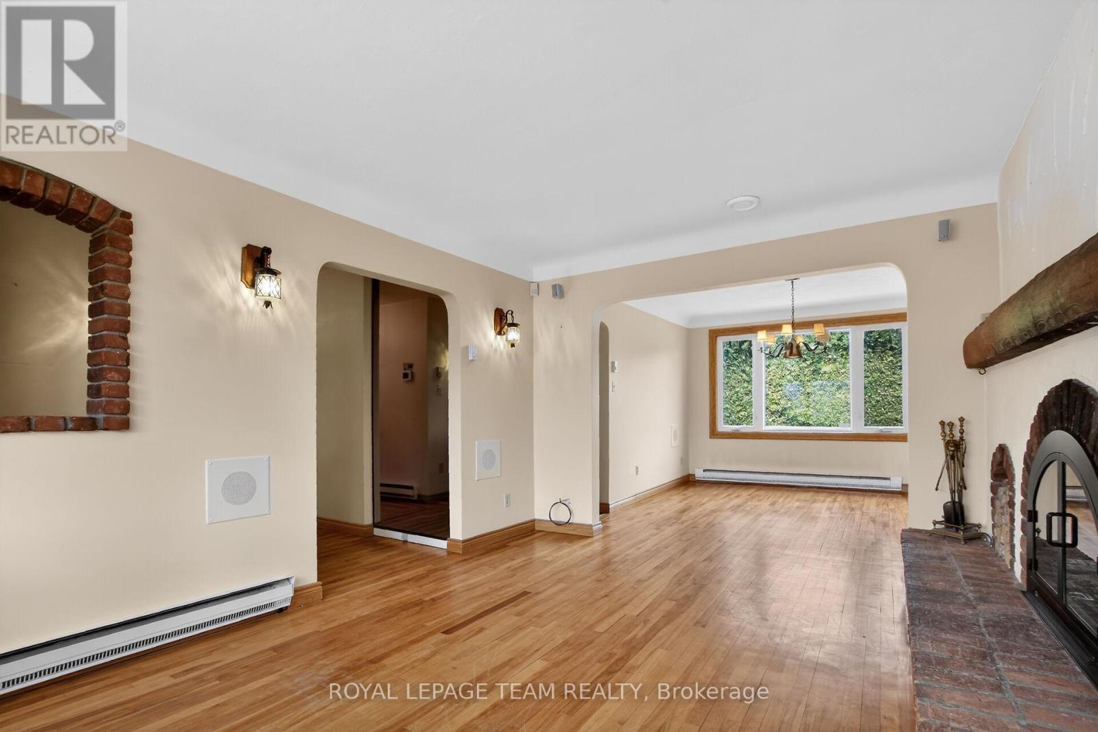 77 WEST PRESLAND ROAD - 8
