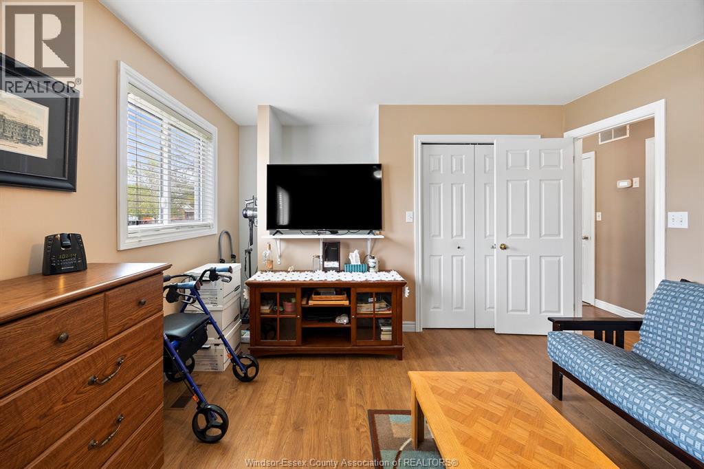 150 ROSEANN DRIVE - 13