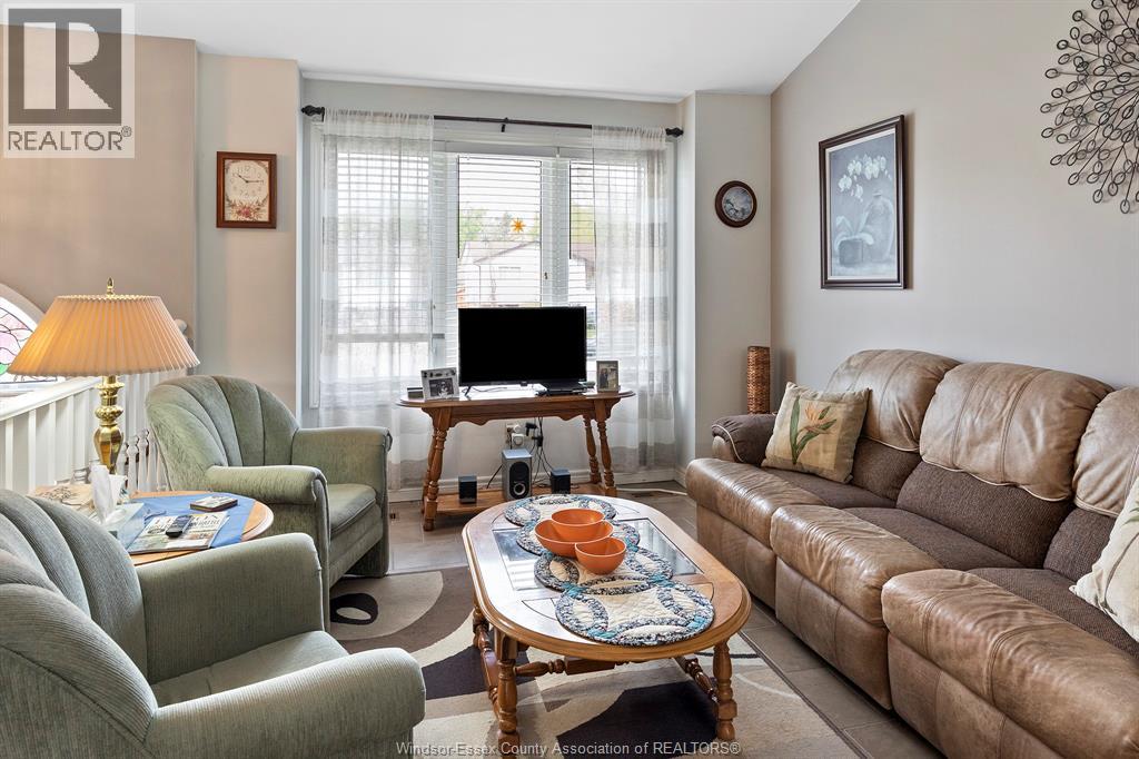150 ROSEANN DRIVE - 5