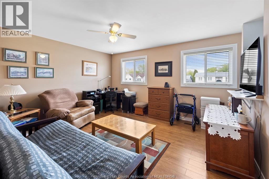 150 ROSEANN DRIVE - 12