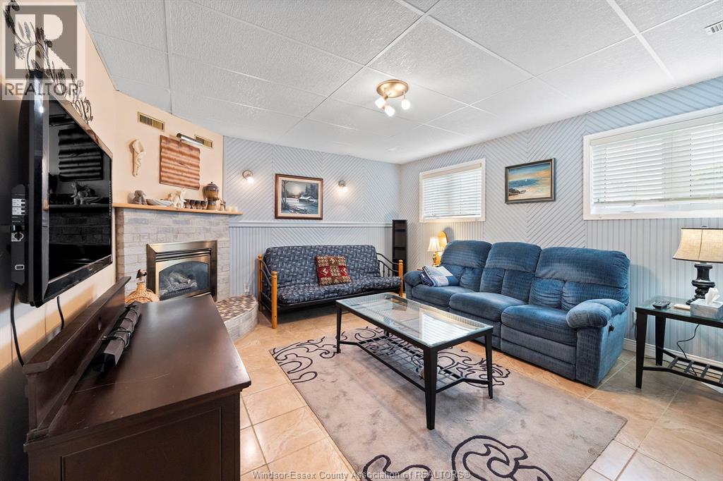 150 ROSEANN DRIVE - 20