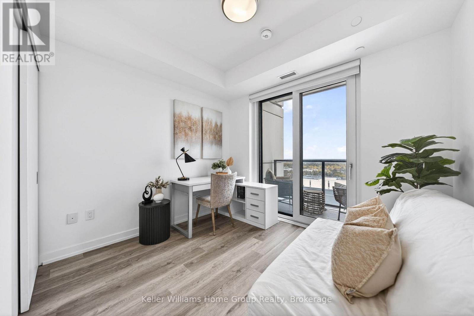 #2402 15 WELLINGTON STREET S - 26