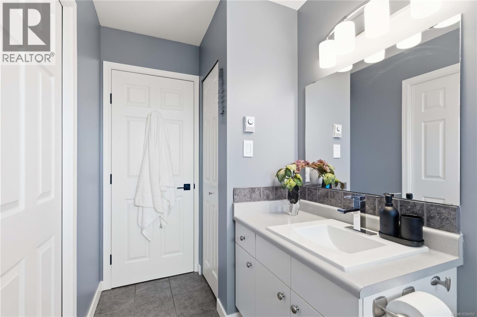 3291 Mary Anne Cres - 17