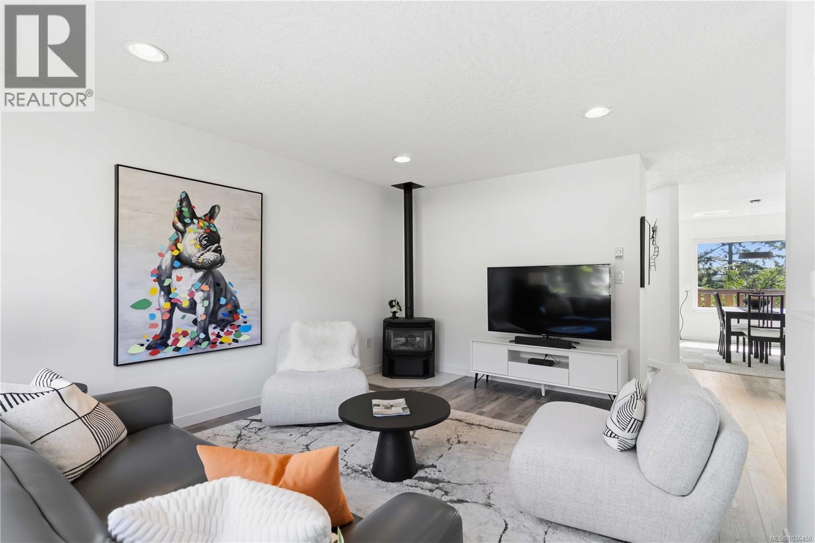 3291 Mary Anne Cres - 1