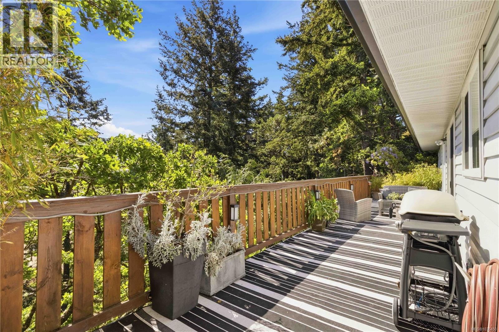 3291 Mary Anne Cres - 24