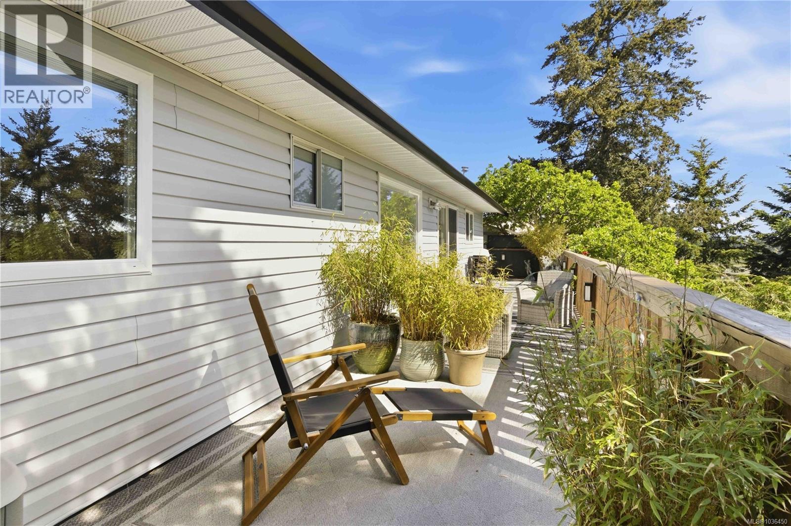 3291 Mary Anne Cres - 25