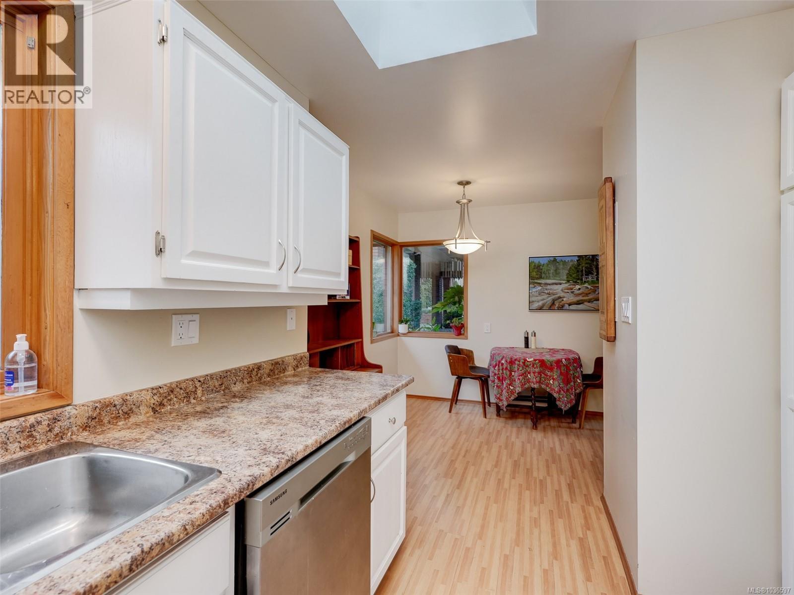 125 2345 Cedar Hill Cross Road, Oak Bay