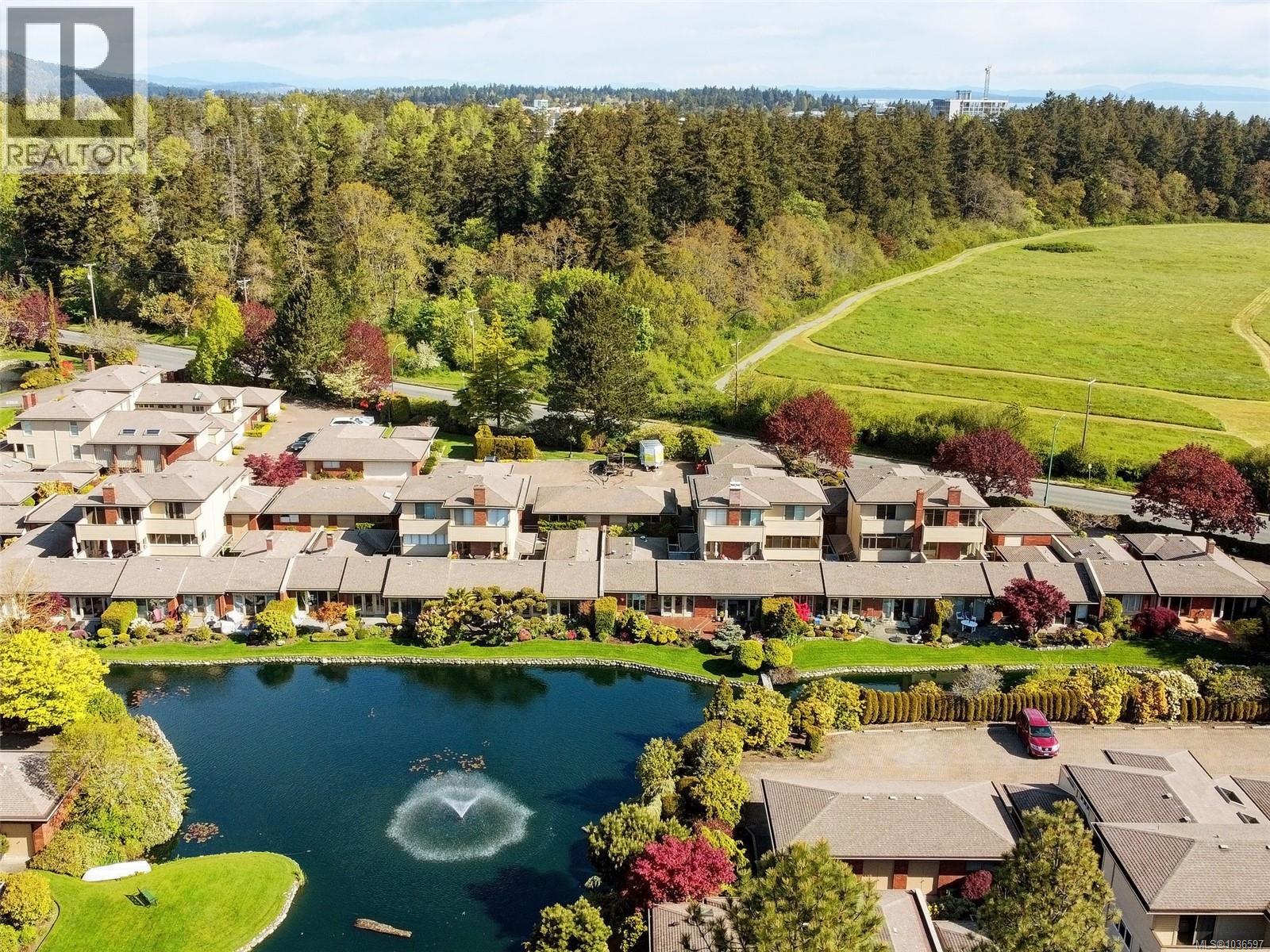125 2345 Cedar Hill Cross Road, Oak Bay