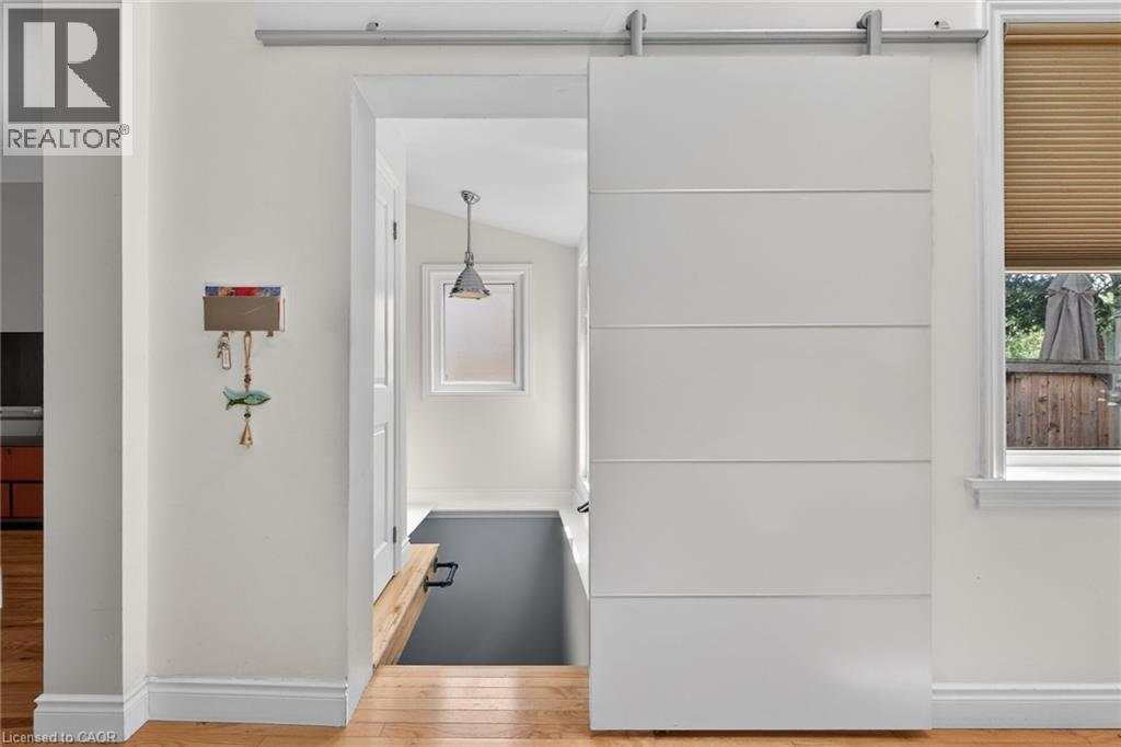 29 MILL Street, Hamilton, Ontario, L8R2E2 — Photo 6
