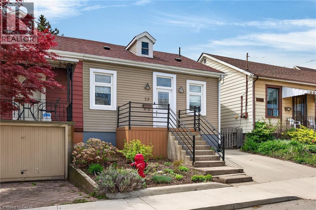 29 MILL Street, Hamilton, Ontario, L8R2E2 — Photo 2