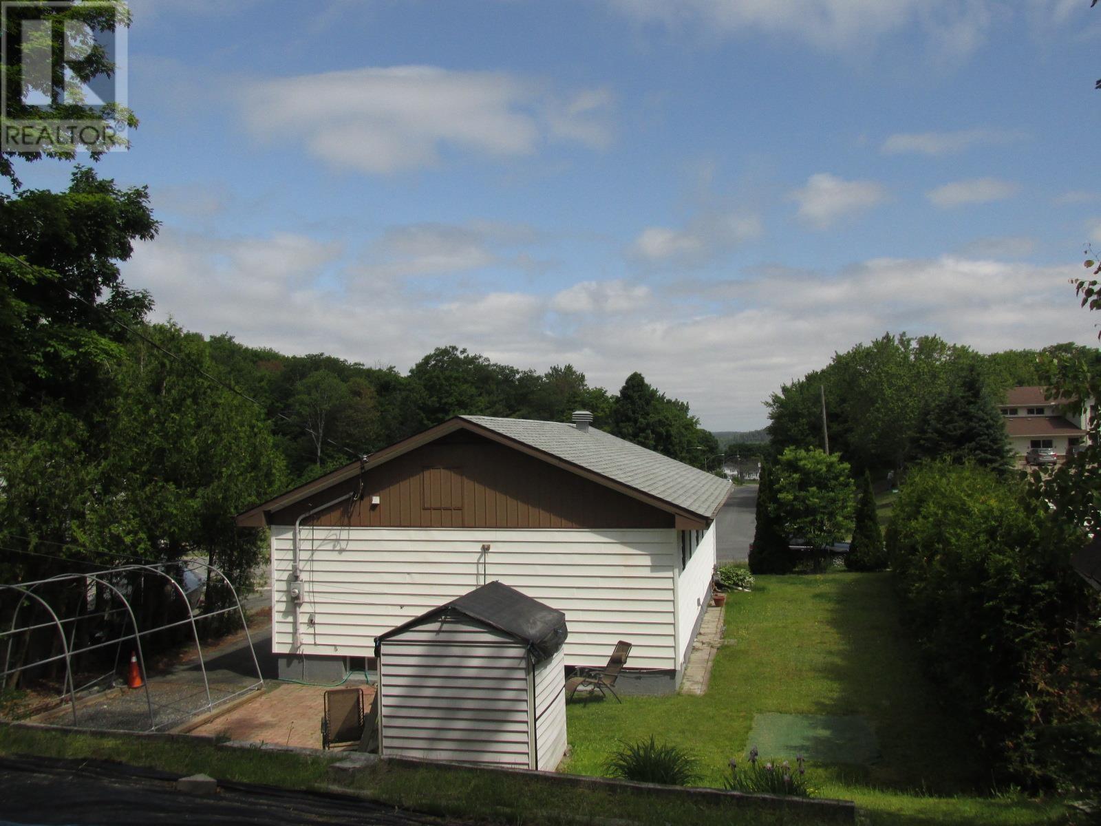 25 Roman AVE, Elliot Lake, Ontario, P5A1R6 — Photo 3