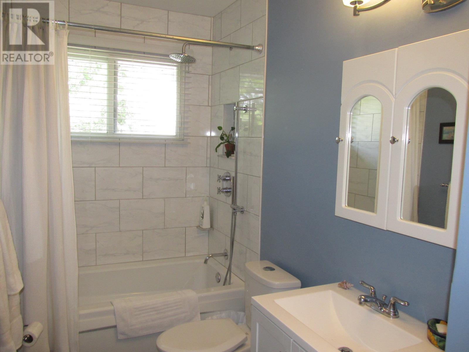 25 Roman AVE, Elliot Lake, Ontario, P5A1R6 — Photo 8