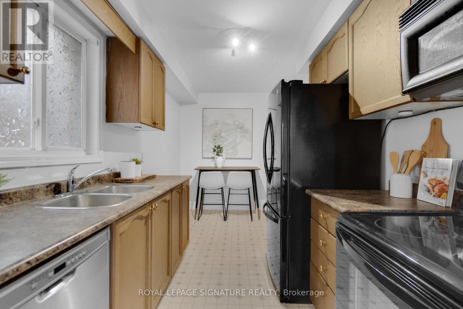 37 WRENDALE CRESCENT - 14