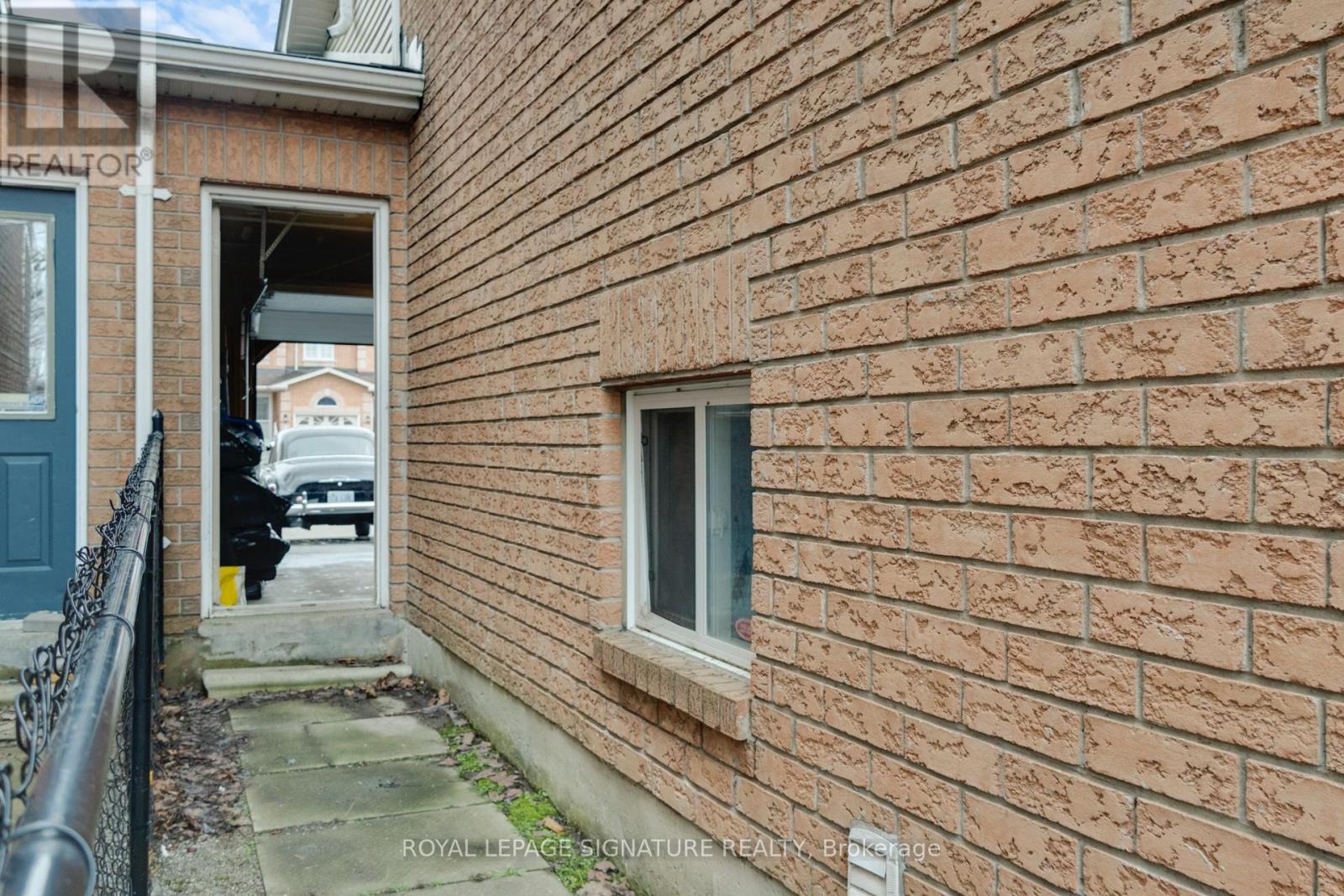 37 WRENDALE CRESCENT - 37
