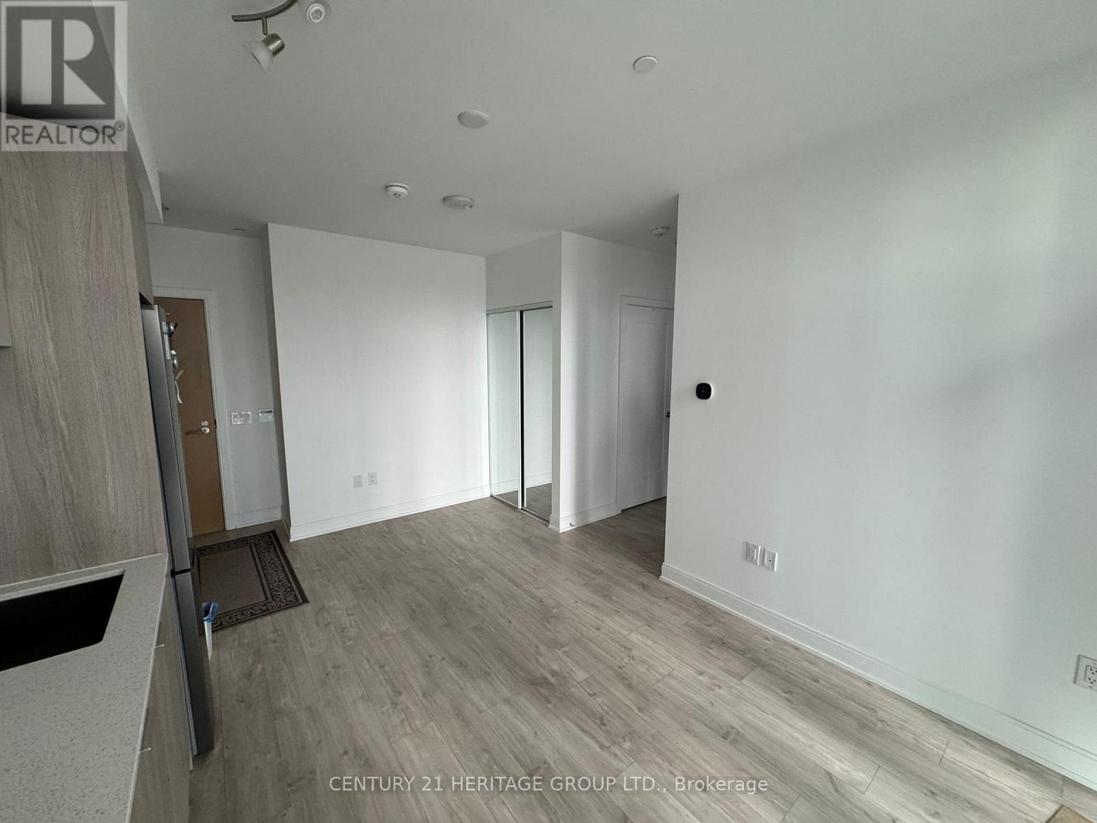 #402 65 ANNIE CRAIG DRIVE - 3