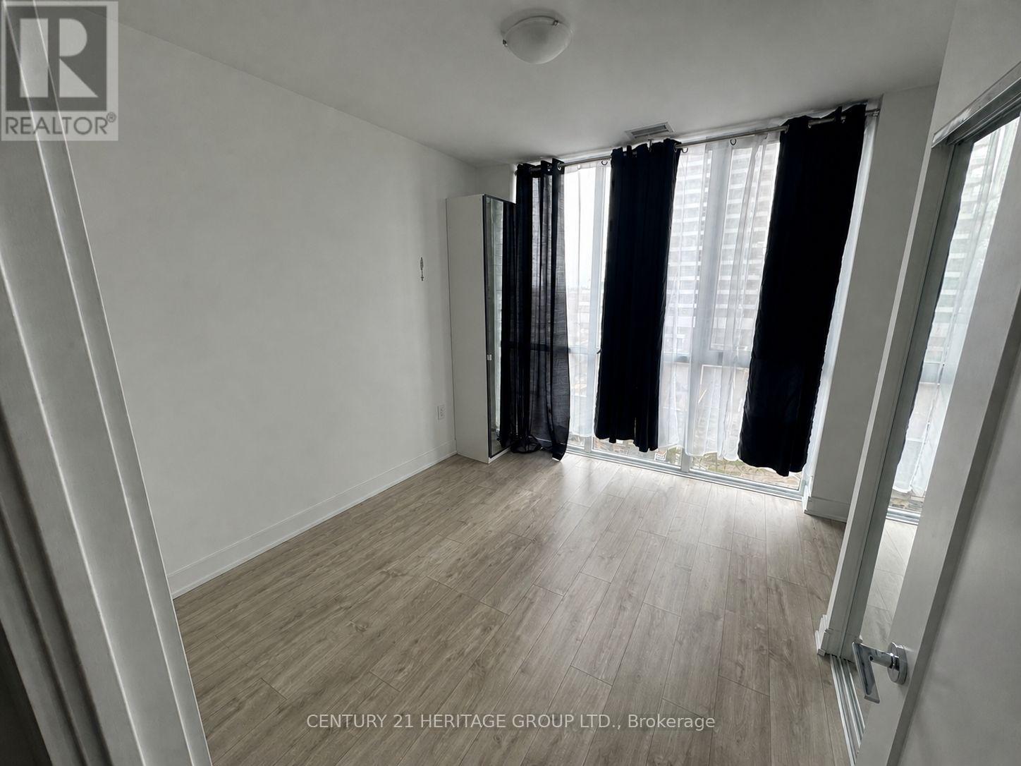 #402 65 ANNIE CRAIG DRIVE - 4