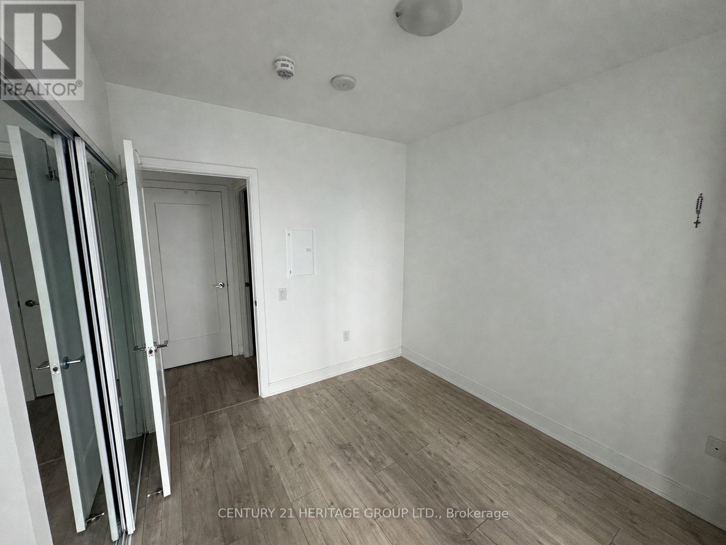 #402 65 ANNIE CRAIG DRIVE - 5