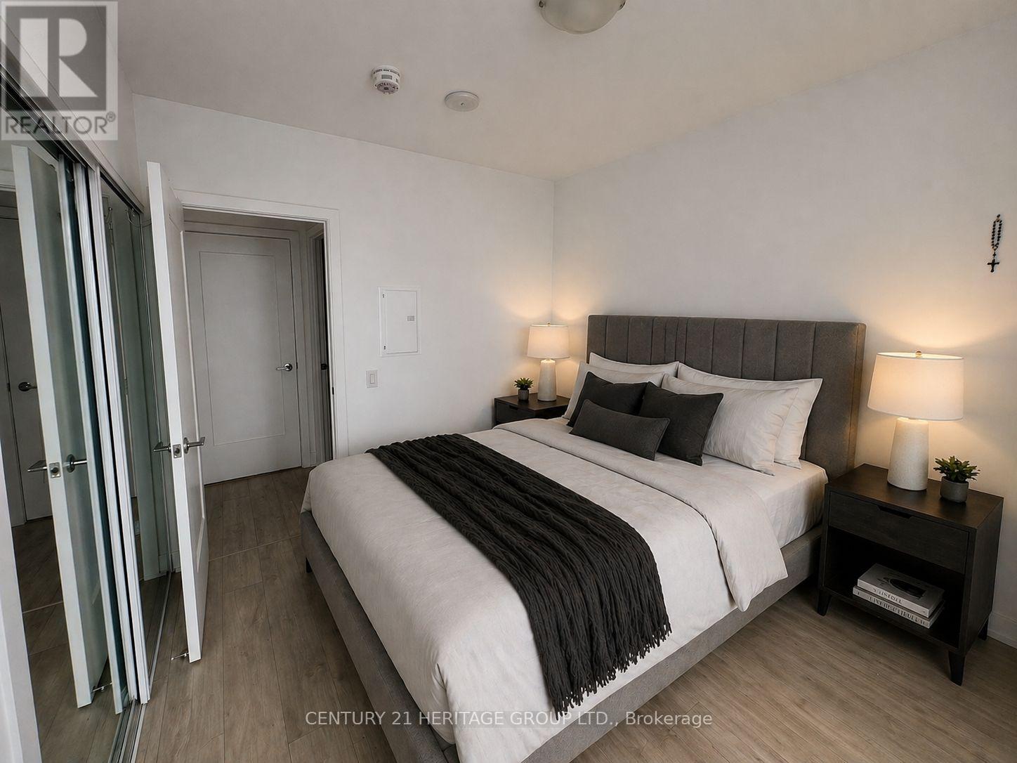 #402 65 ANNIE CRAIG DRIVE - 10