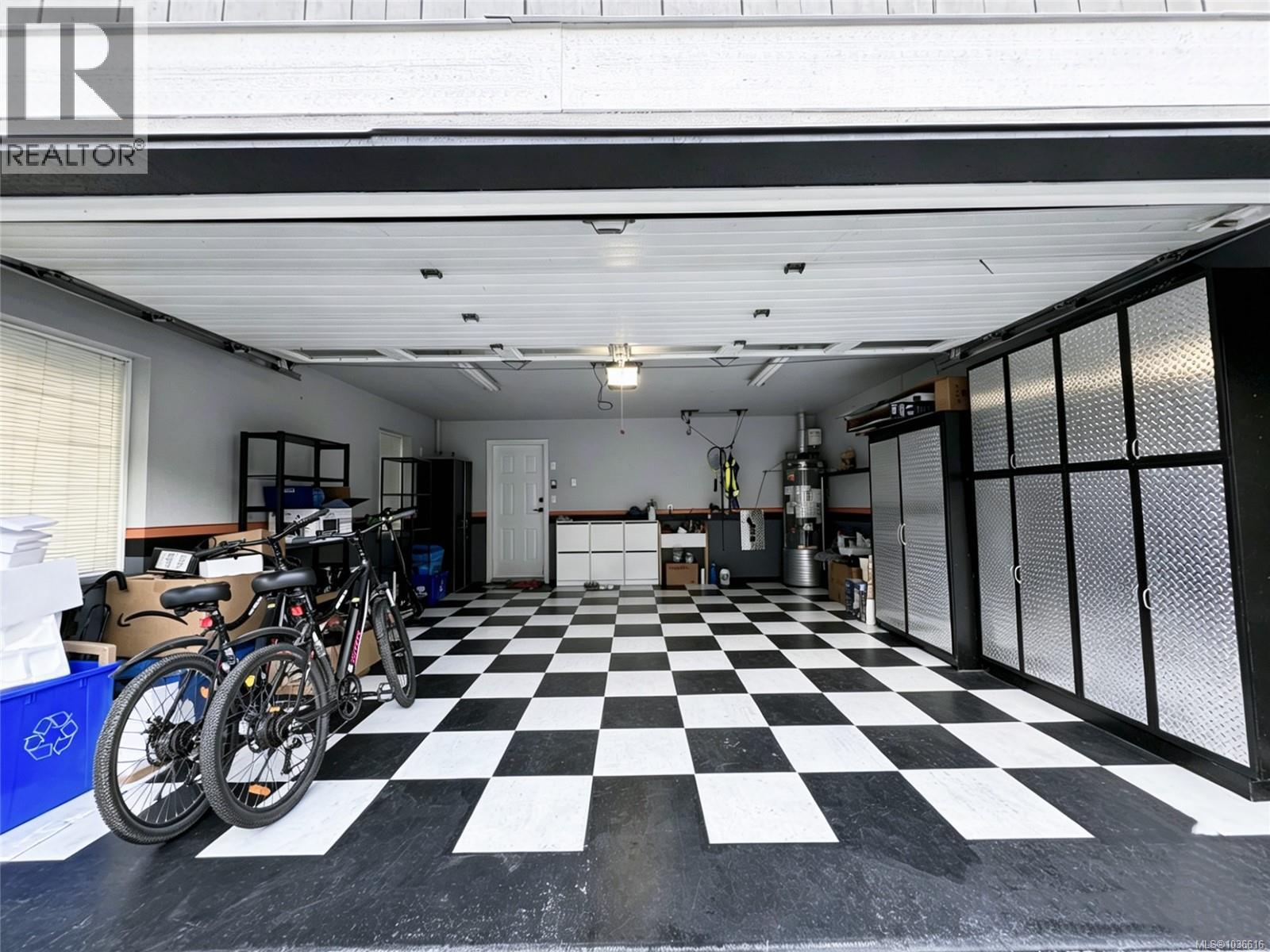 2596 Crystalview Dr - 25