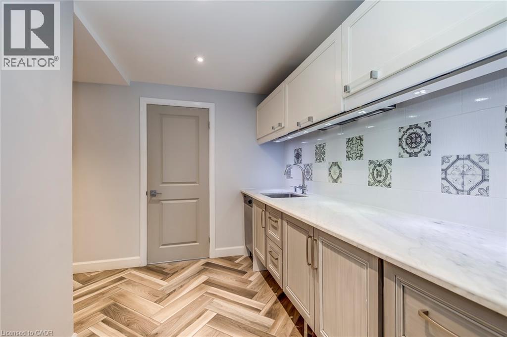 4306 LAKESHORE Road - 25