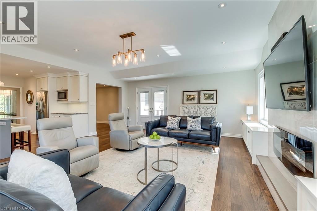 4306 LAKESHORE Road - 10