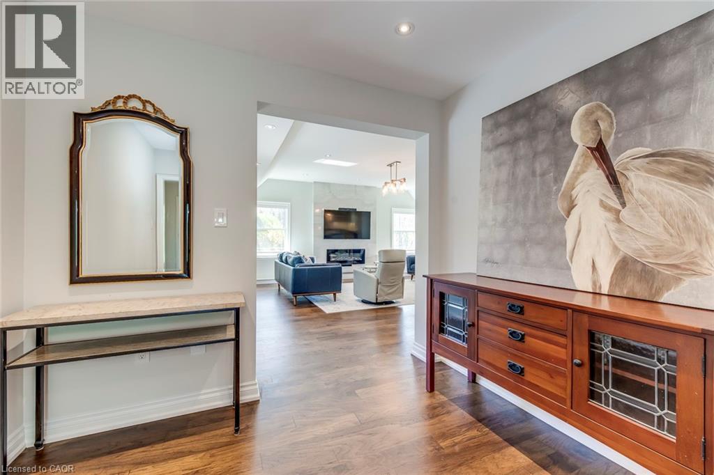 4306 LAKESHORE Road - 7