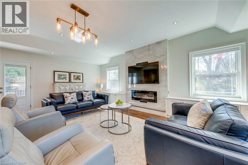 4306 LAKESHORE Road - 8