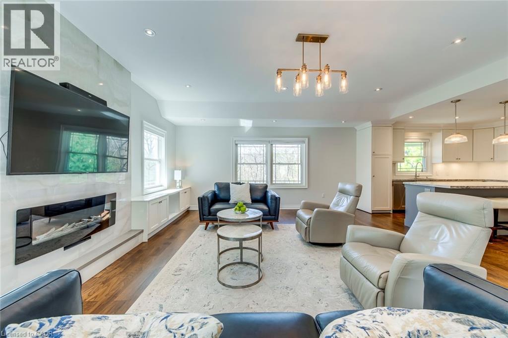 4306 LAKESHORE Road - 9