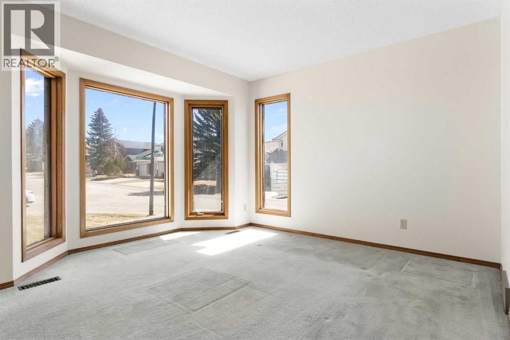 190 Hawkville Close NW - 4
