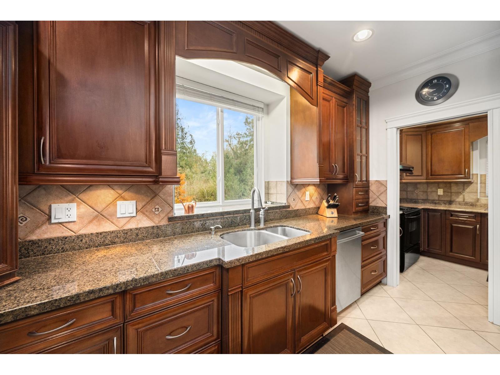 8 Bed, 5 Bath House for Sale in Surrey – 16416 92A AVENUE, Surrey – MLS# R3122806 - Image 36