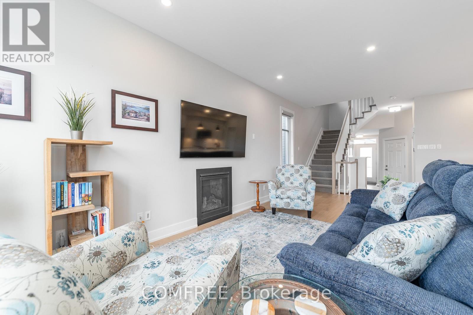 663 PUTNEY CRESCENT - 21