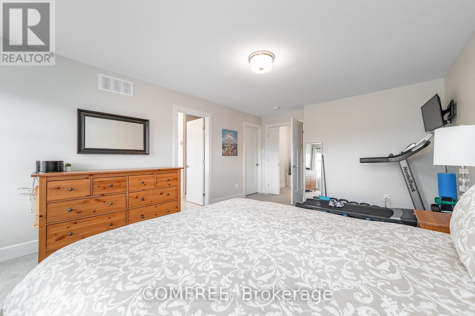 663 PUTNEY CRESCENT - 37