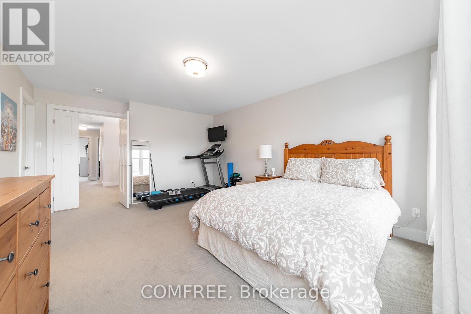 663 PUTNEY CRESCENT - 36