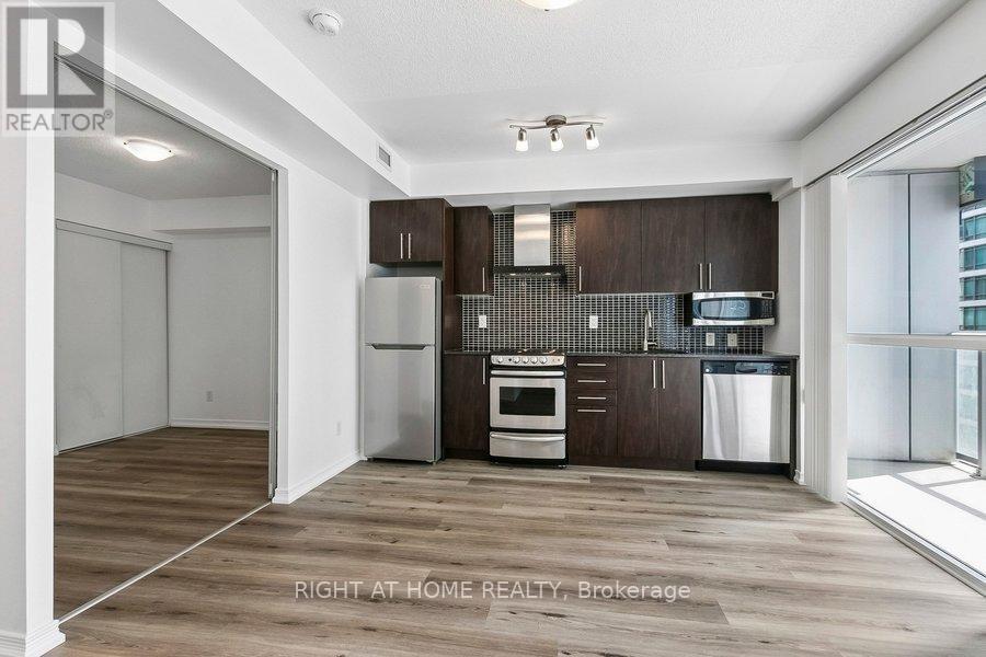 #506 352 FRONT STREET W - 10
