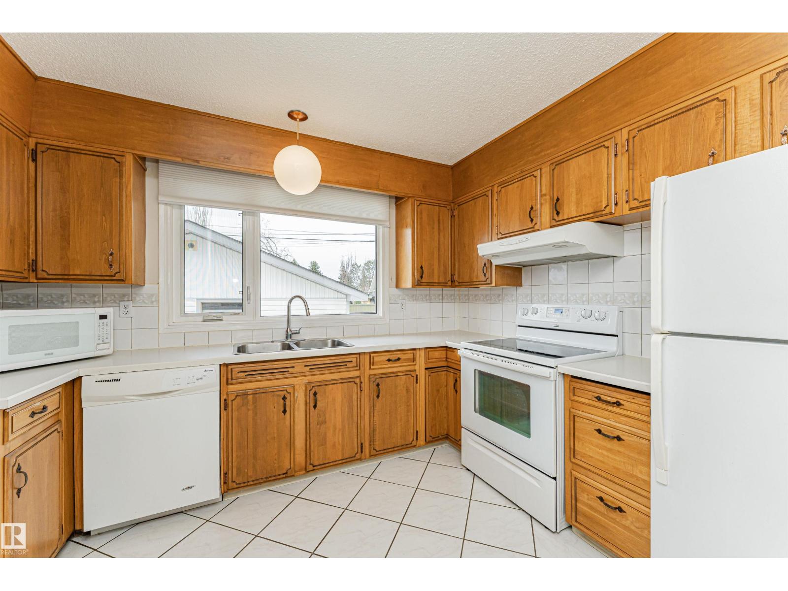 11423 50 AV NW - 18
