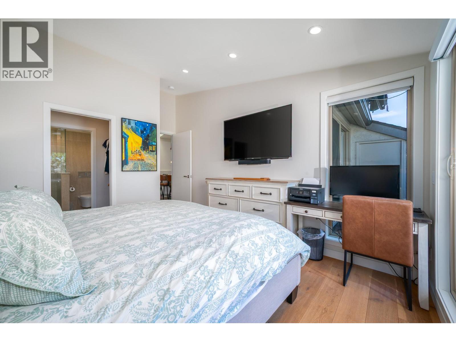 #309 2900 Abbott Street - 16