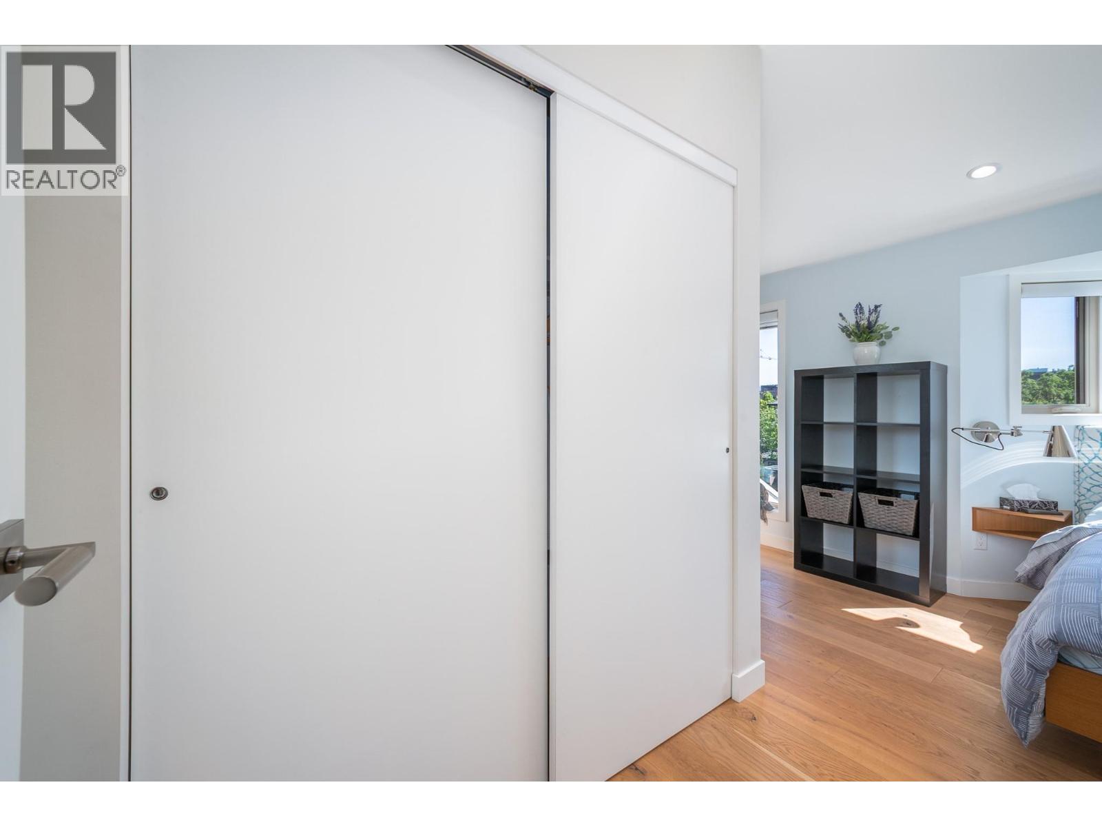 #309 2900 Abbott Street - 22
