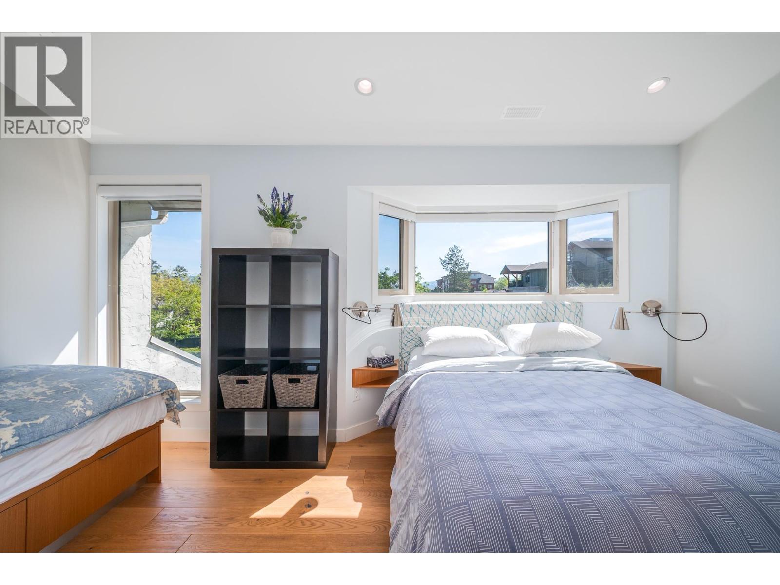 #309 2900 Abbott Street - 23