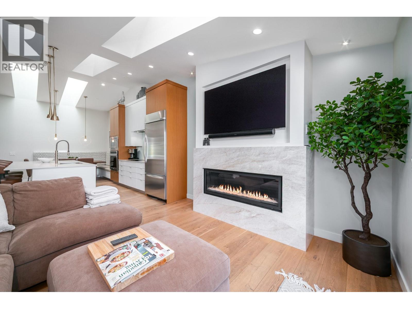 #309 2900 Abbott Street - 6