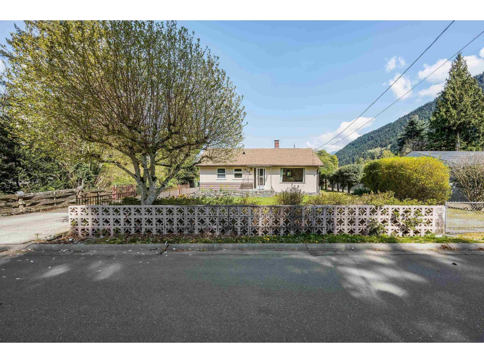 455 PINE AVENUE, Harrison Hot Springs, Harrison Hot Springs