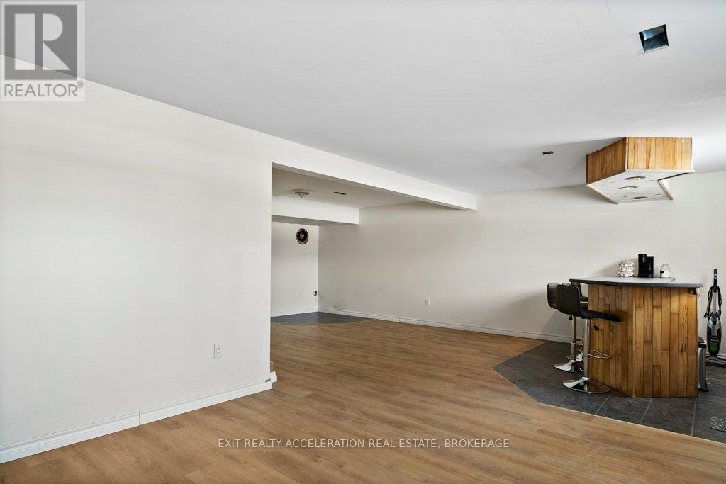 1633 LAZIER ROAD - 30