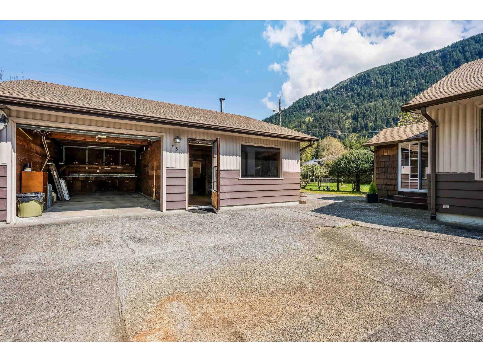 455 PINE AVENUE, Harrison Hot Springs, Harrison Hot Springs