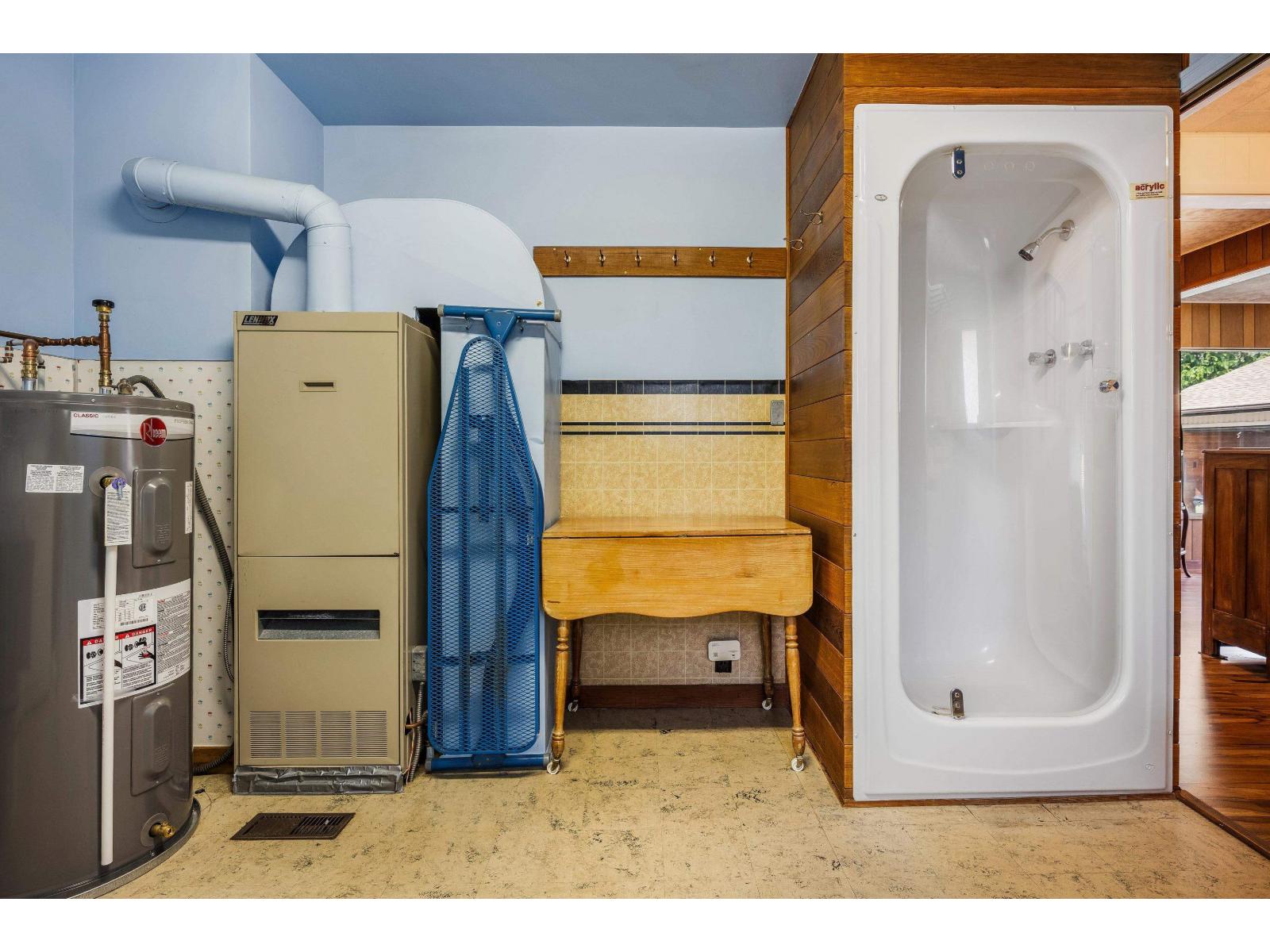 455 PINE AVENUE, Harrison Hot Springs, Harrison Hot Springs